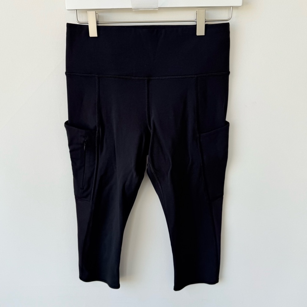 Athleta Women’s Black Cropped Knee Length Leggings size small